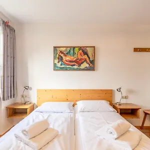 Lueg Naus Apartment